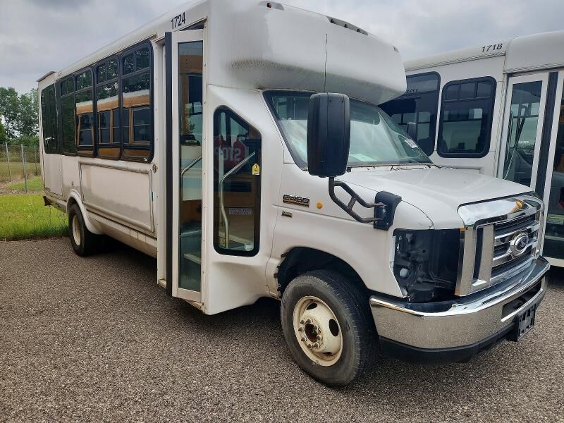 2017 FORD E-450