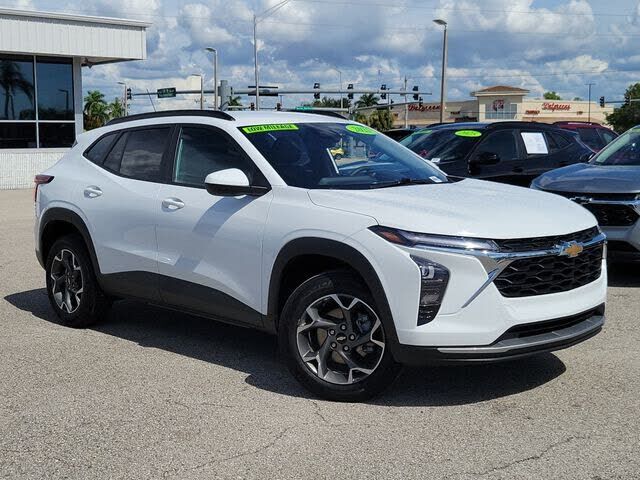 2025 CHEVROLET Trax