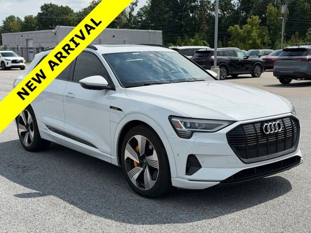 2022 AUDI e-tron