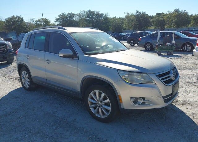 2011 VOLKSWAGEN Tiguan