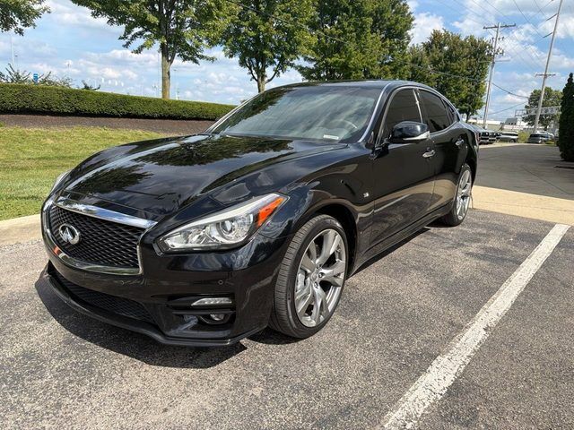 2017 INFINITI Q70