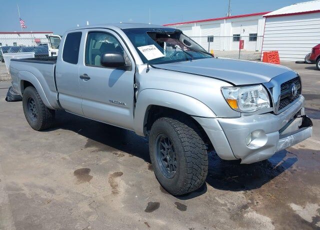 2011 TOYOTA Tacoma