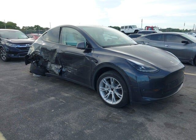 2024 TESLA Model Y