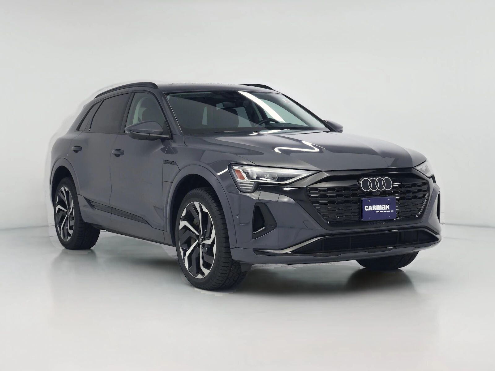 2024 AUDI Q8