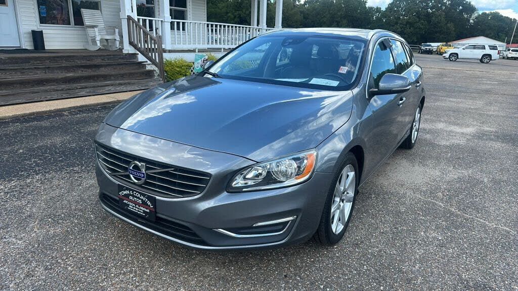 2017 VOLVO V60