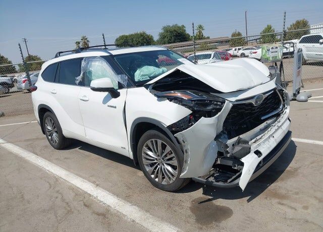2020 TOYOTA Highlander