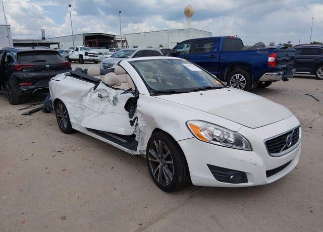 2011 VOLVO C70