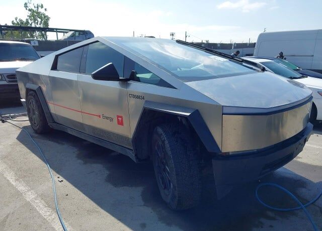 2025 TESLA Cybertruck
