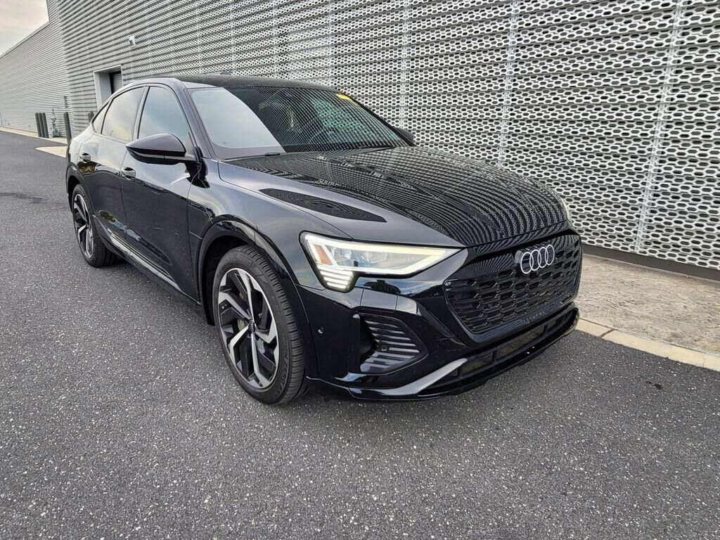 2024 AUDI Q8