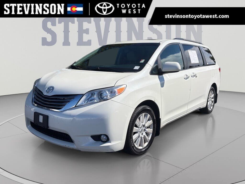 2017 TOYOTA Sienna