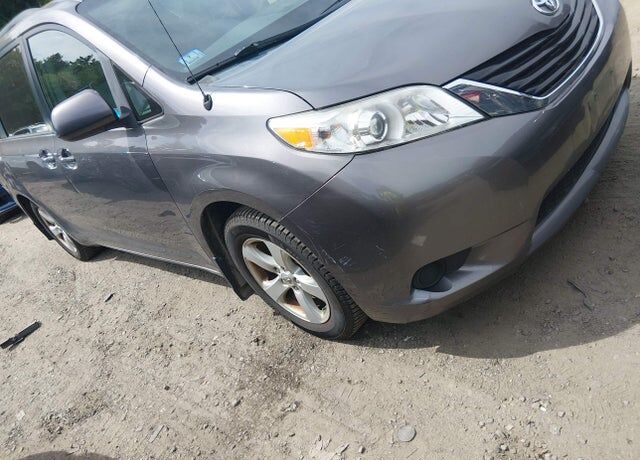 2014 TOYOTA Sienna