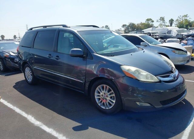 2009 TOYOTA Sienna
