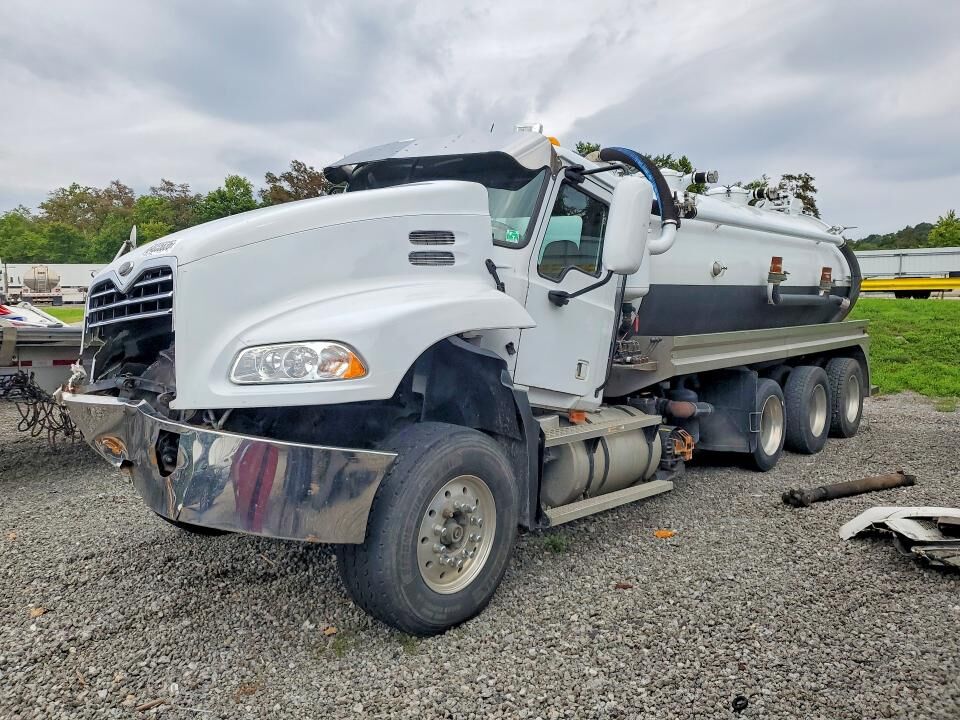 2004 MACK CX