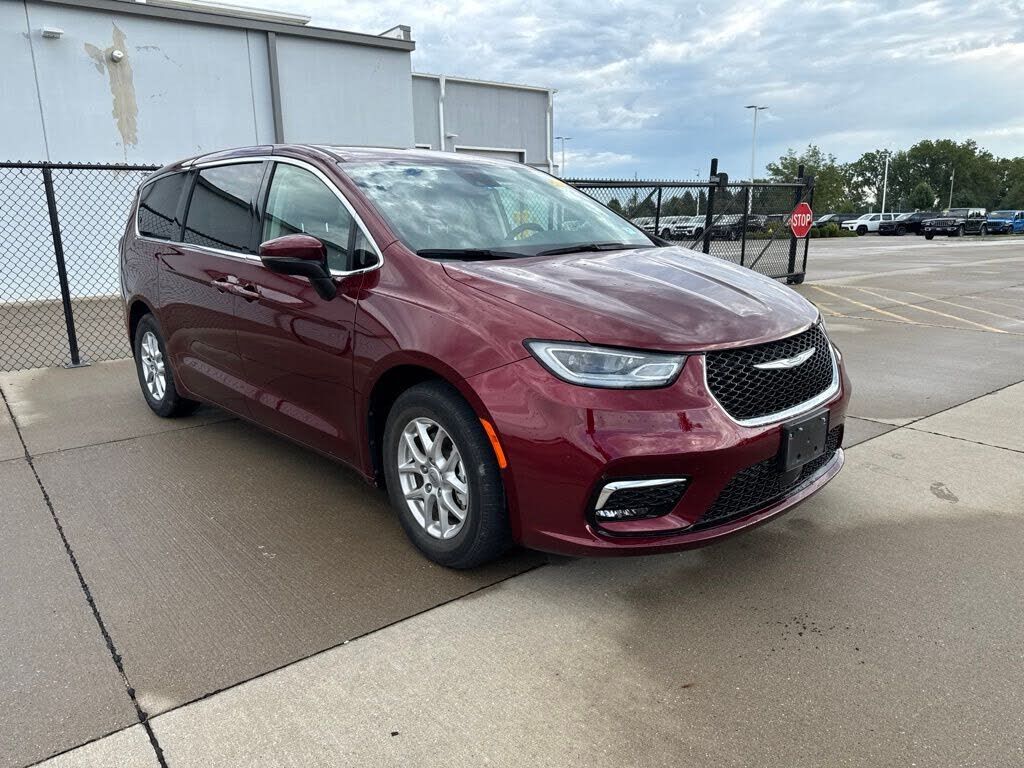 2023 CHRYSLER Pacifica