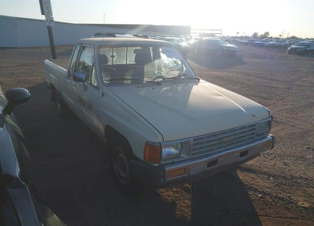 1985 TOYOTA Pick-Up