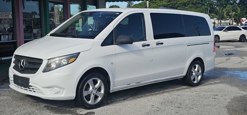 2017 MERCEDES-BENZ METRIS