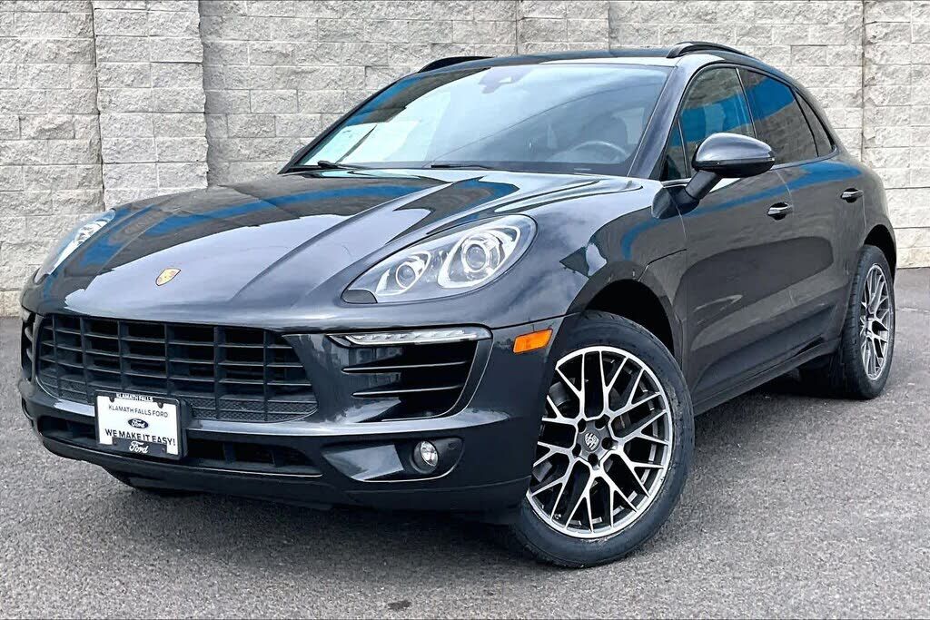 2018 PORSCHE Macan