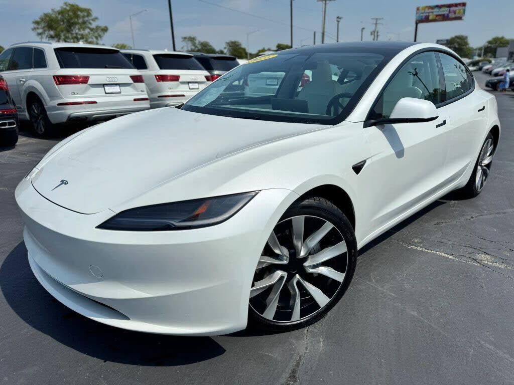 2025 TESLA Model 3