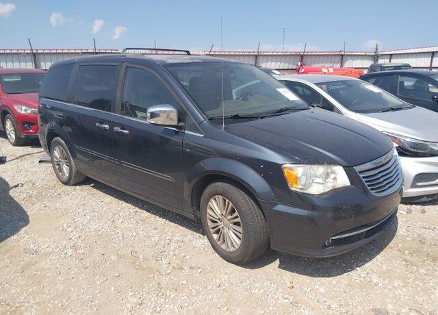 2013 CHRYSLER Town and Country