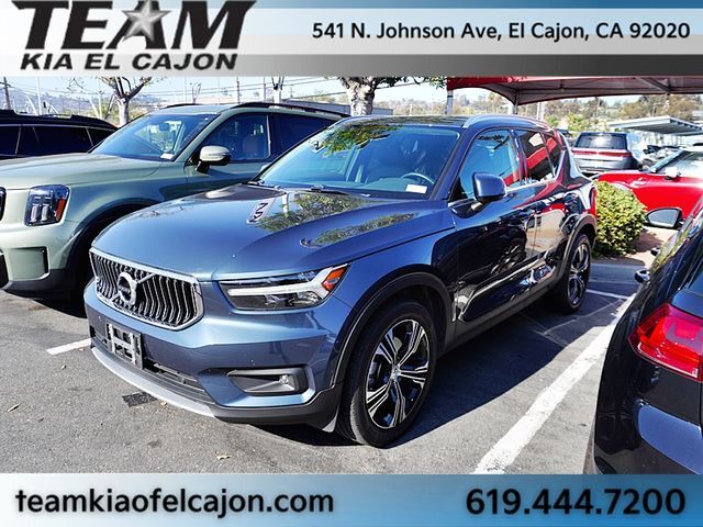 2021 VOLVO XC40