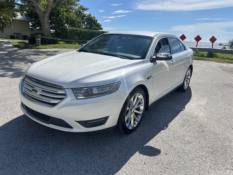 2013 FORD Taurus