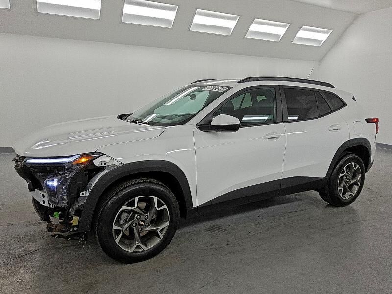 2025 CHEVROLET Trax