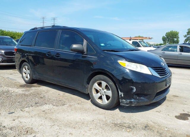 2015 TOYOTA Sienna