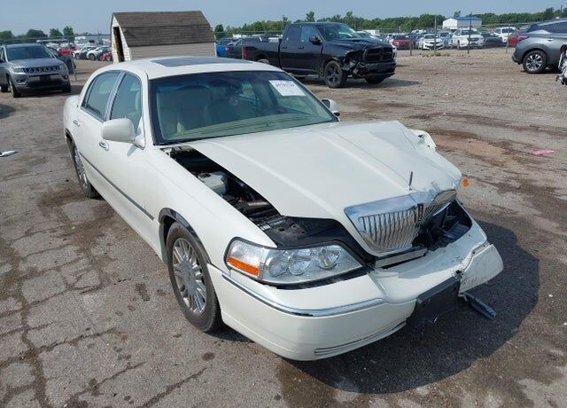2006 LINCOLN Town Car