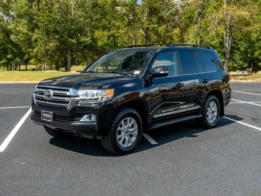 2020 TOYOTA Land Cruiser