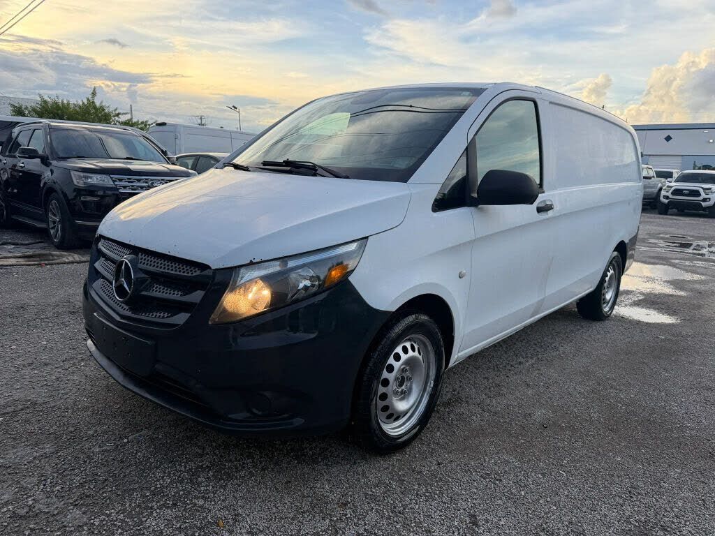 2017 MERCEDES-BENZ METRIS