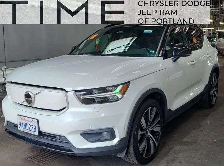 2022 VOLVO XC40