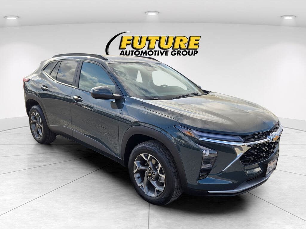 2025 CHEVROLET Trax