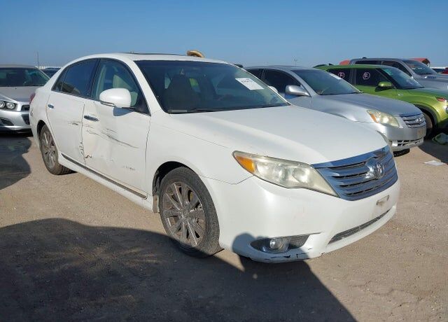 2011 TOYOTA Avalon