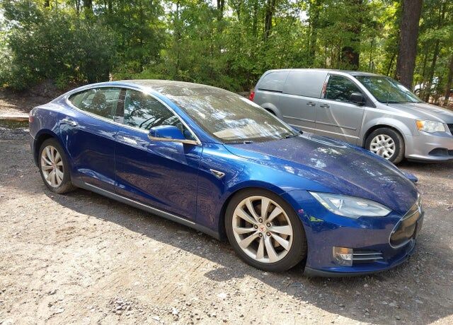 2016 TESLA Model S