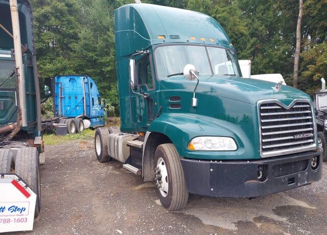 2017 MACK CXU
