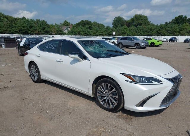 2020 LEXUS ES