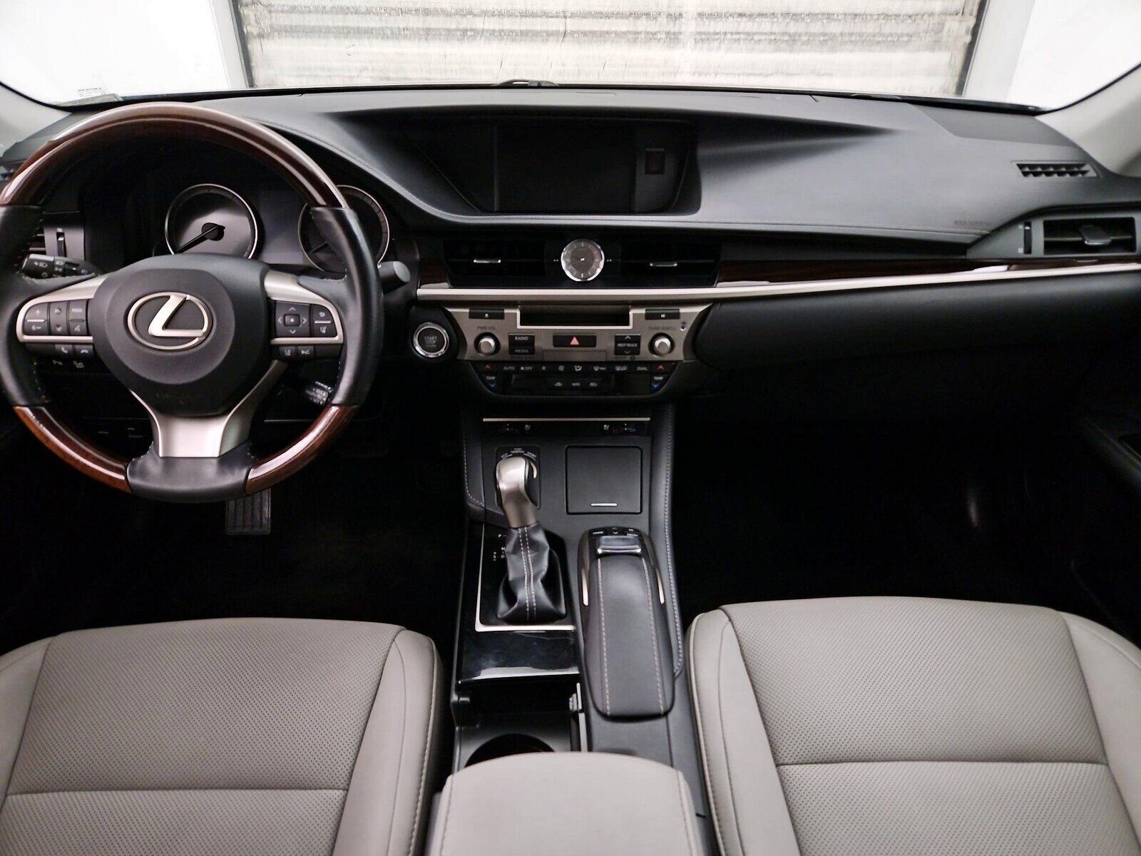 2018 LEXUS ES
