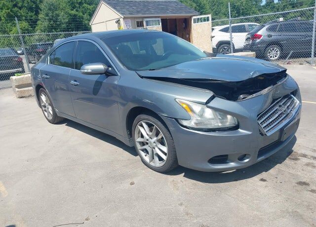 2011 NISSAN Maxima