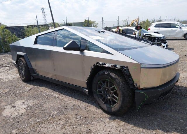 2025 TESLA Cybertruck