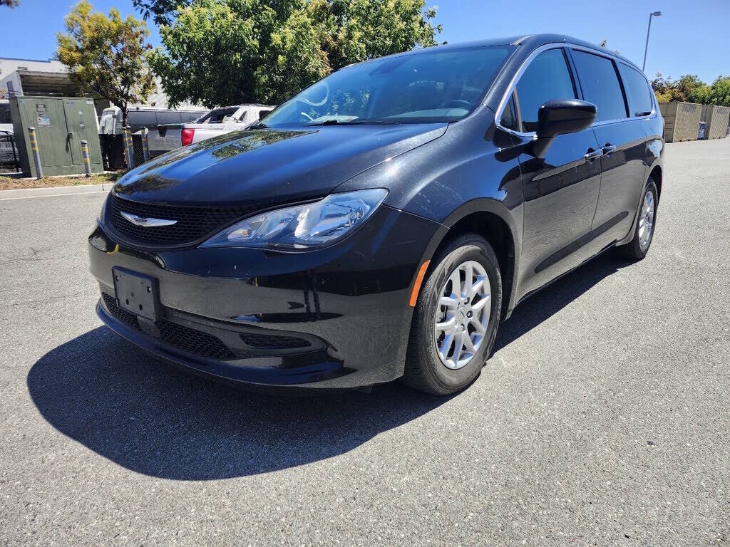 2023 CHRYSLER Voyager