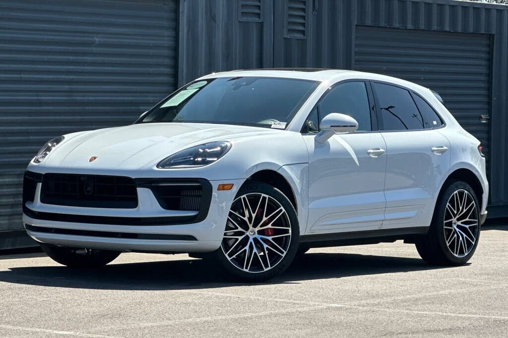2026 PORSCHE Macan