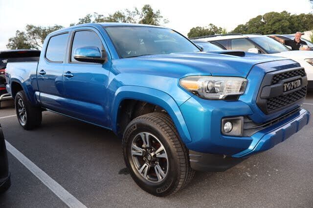 2017 TOYOTA Tacoma