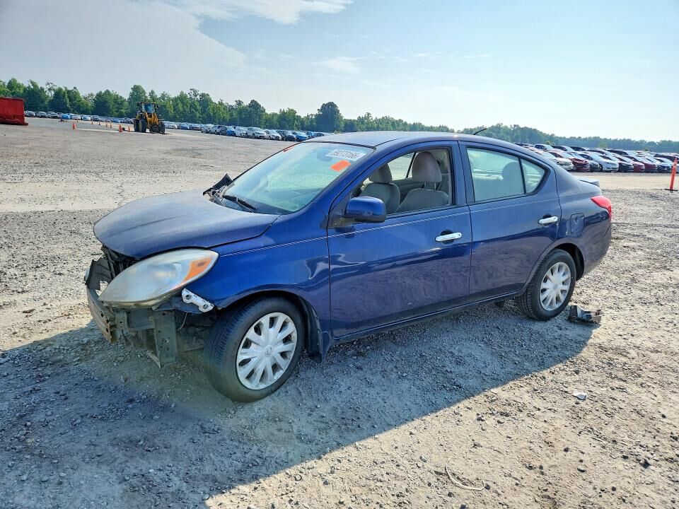 2014 NISSAN Versa