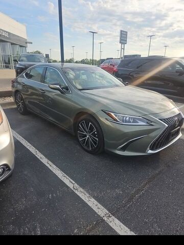 2025 LEXUS ES