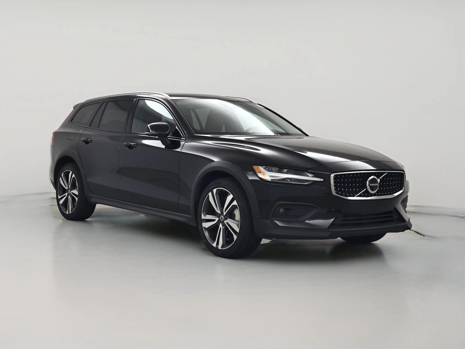 2025 VOLVO V60CC