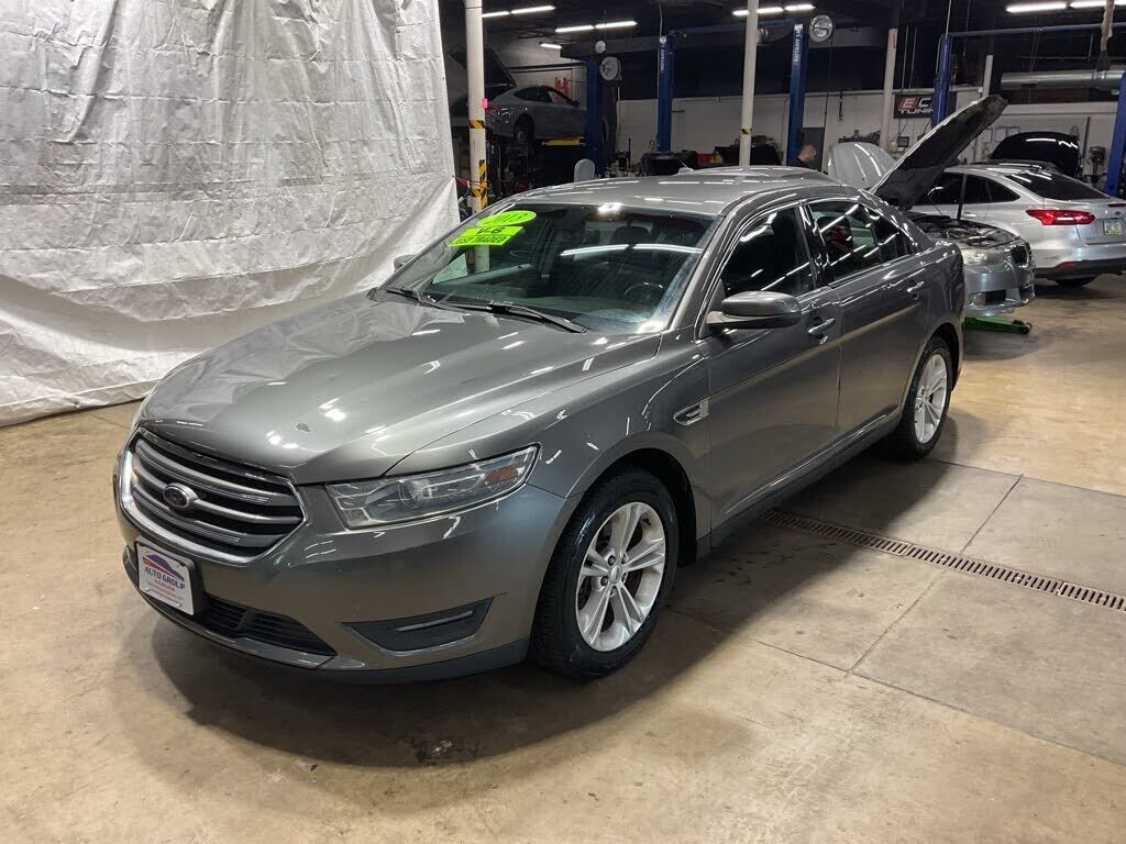 2013 FORD Taurus