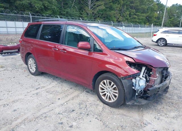 2015 TOYOTA Sienna