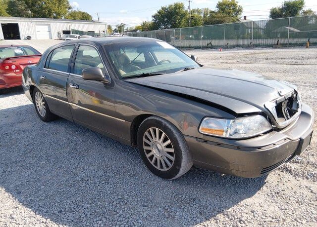 2004 LINCOLN Town Car