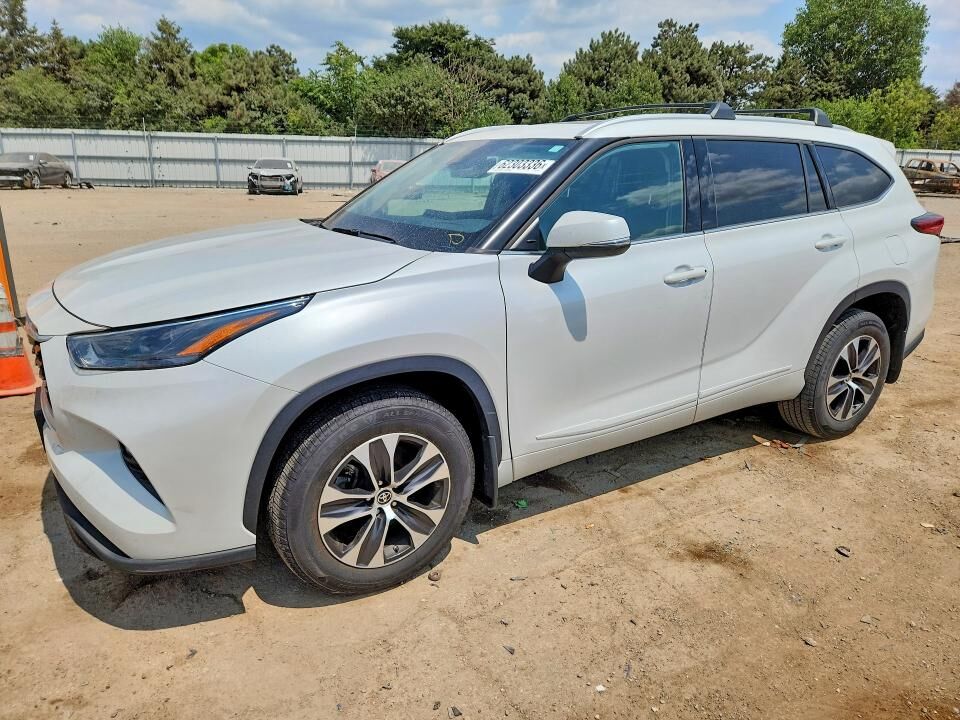 2022 TOYOTA Highlander