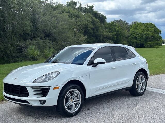 2016 PORSCHE Macan